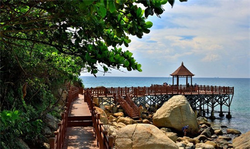 加盟干洗店哪家值得信赖，加盟伊斯曼投资条件有哪些